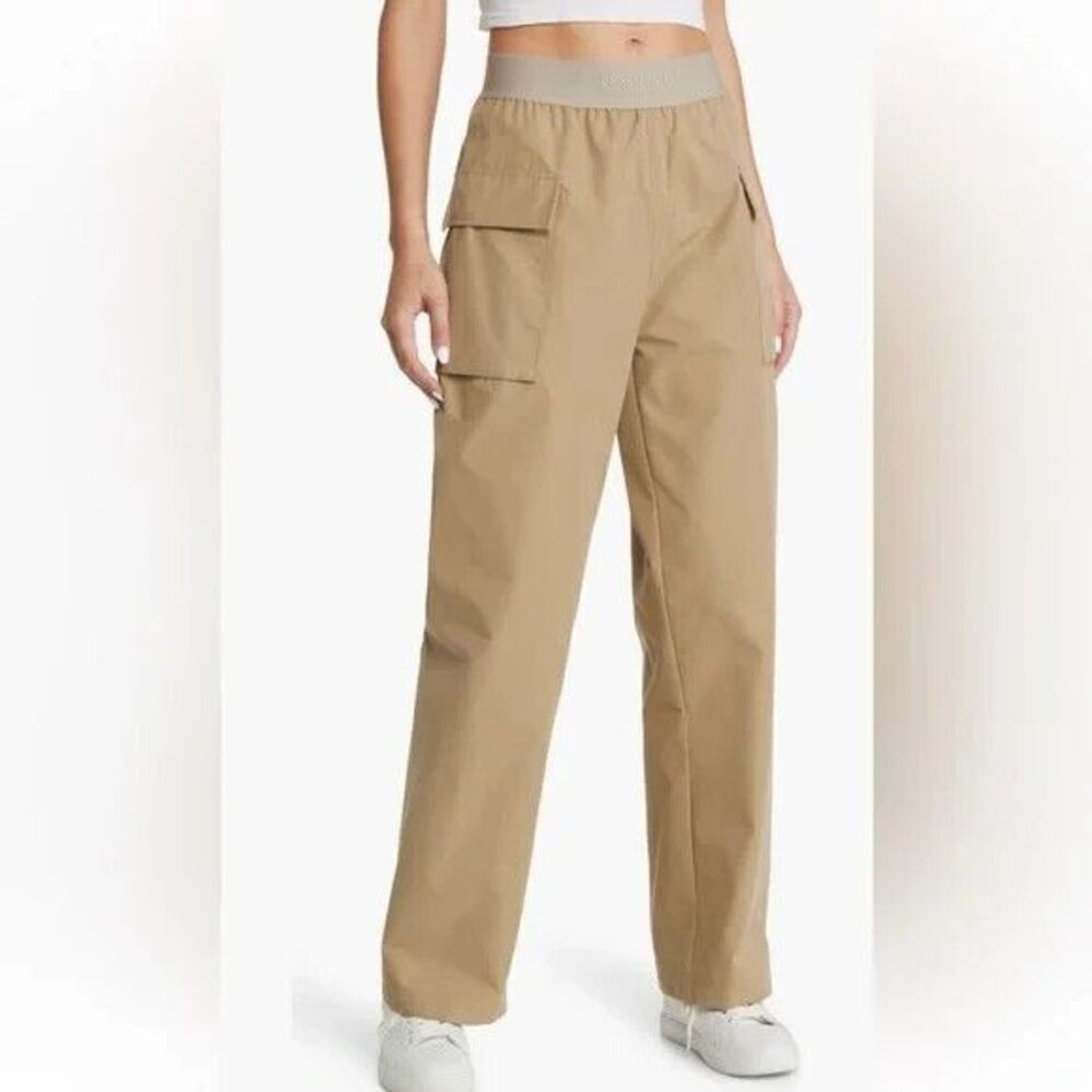 New Essentials Fear Of God  Women’s Cargo Pants Size Medium in Oak